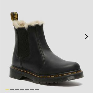 DR. MARTEN’S WOMEN'S FAUX FUR LINED CHELSEA BOOTS